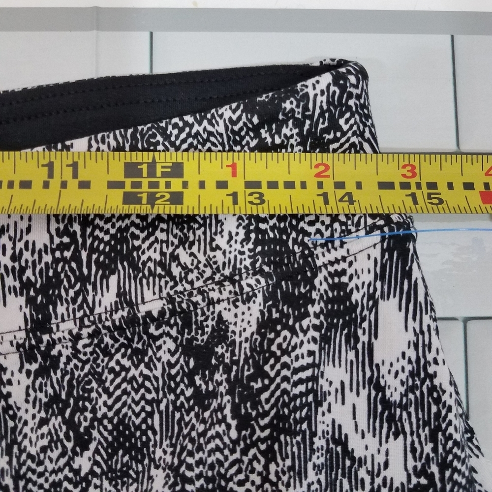 Tranquility Yoga Skort S Black and White - Picture 4 of 7